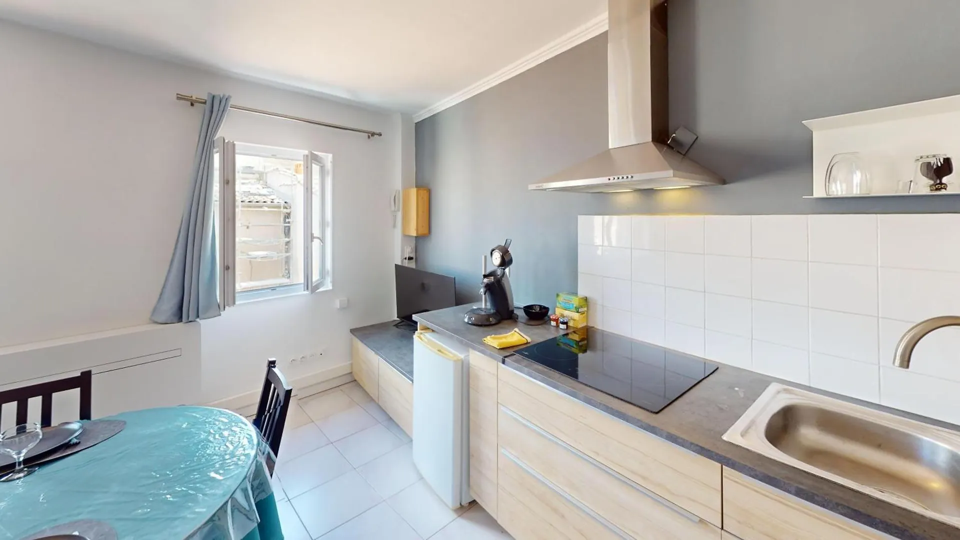 Ravissant Duplex Intra-Muros Avignon 0*,  France