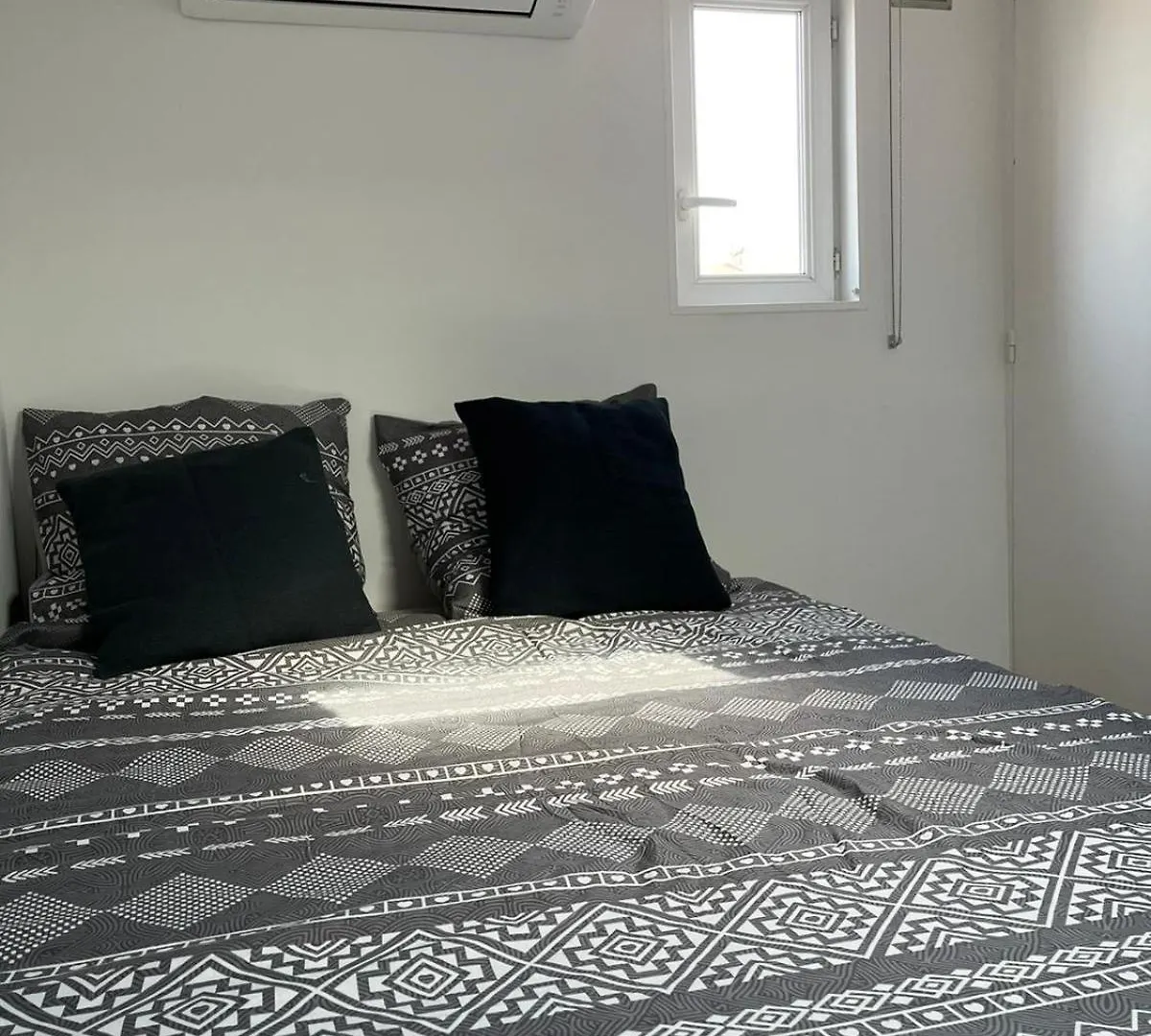Ravissant Duplex Intra-Muros Avignon 0*,  France